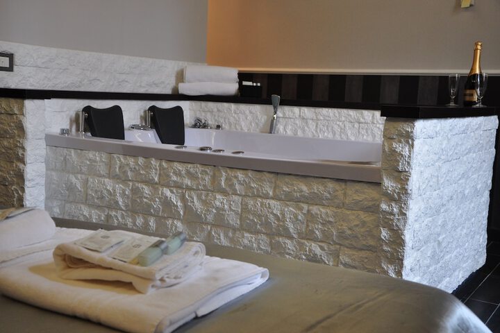 Jetted tub