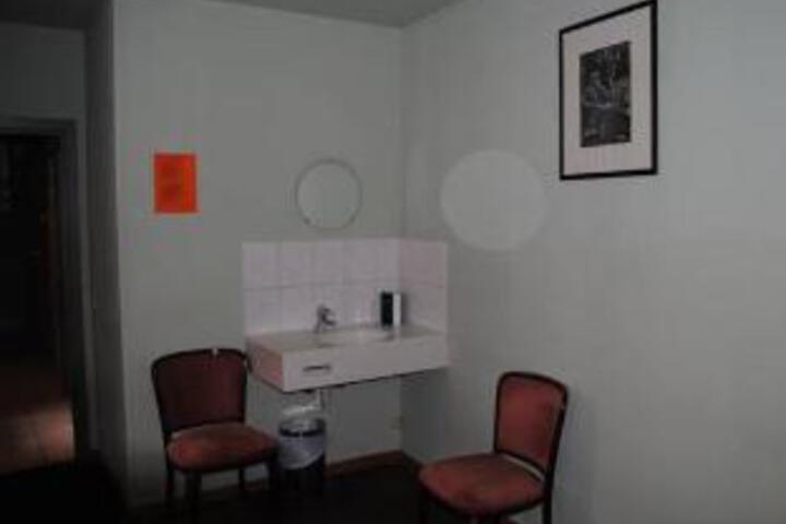 Room 8 of 24