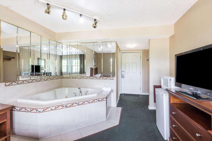 Standard Room, King or Two Doubles (6 of 7)
