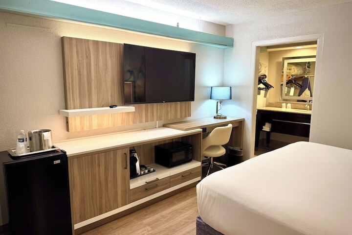 Room 19 of 118