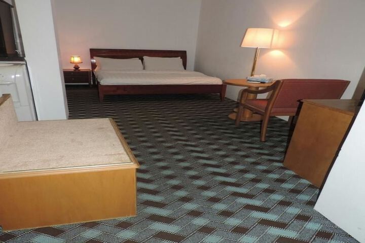 Room 6 of 22