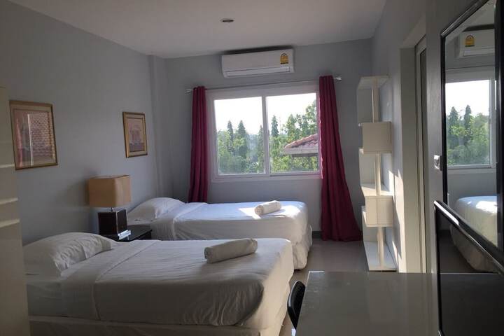 Room 5 of 16