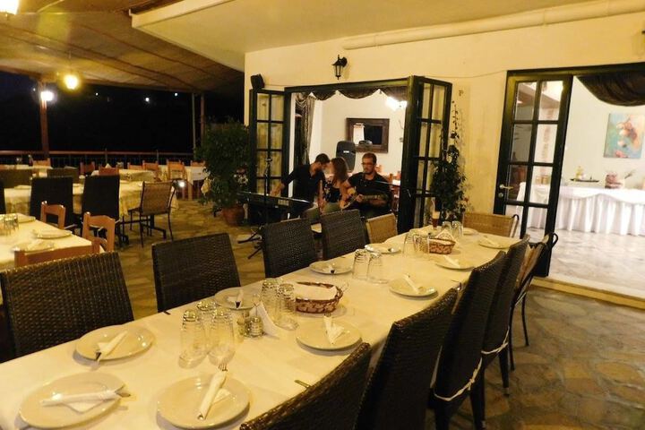 Dining 55 of 87