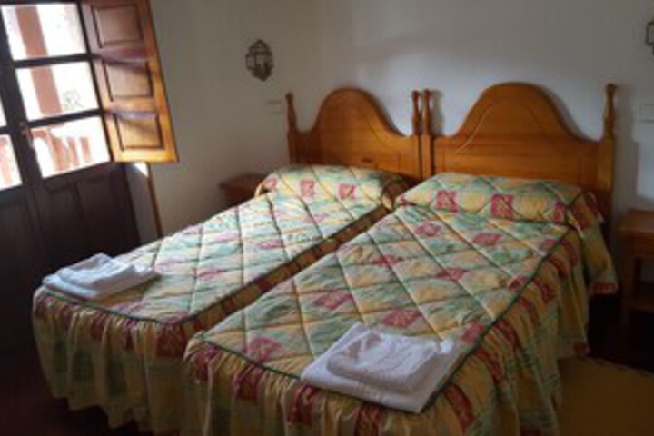 Room 4 of 8