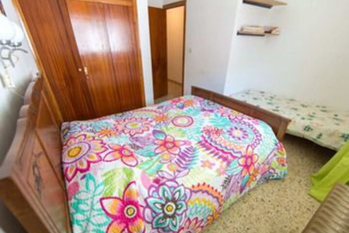 Room 12 of 28
