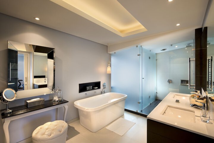 Room 11 of 48
