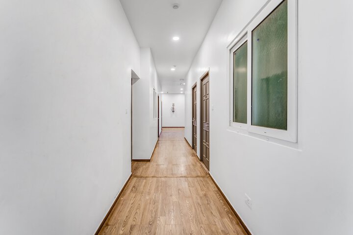 Ballroom/Hall 12 of 13