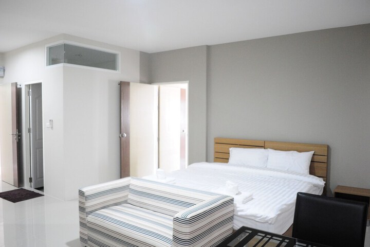 Room 8 of 17