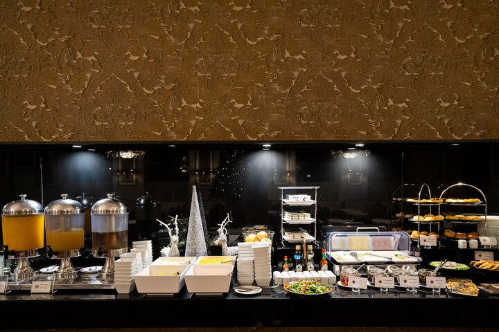 Dining 45 of 65