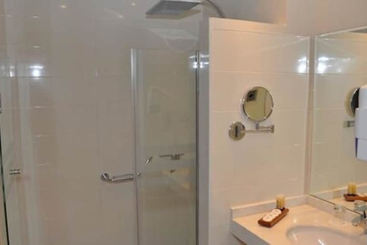 Room 12 of 22