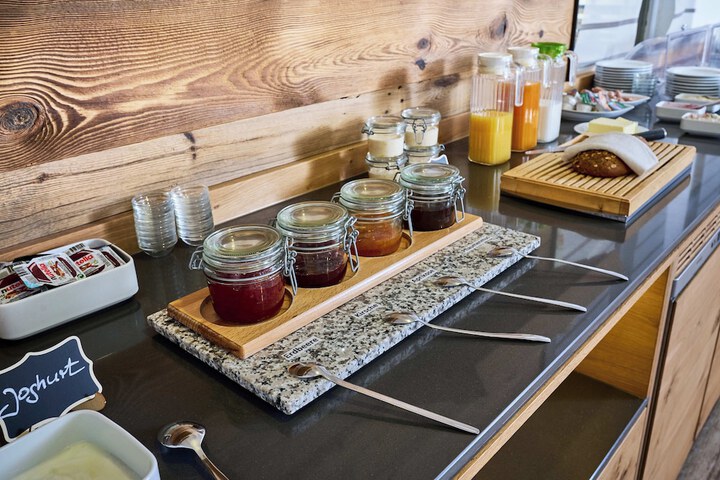 Breakfast/Coffee Service 18 of 25