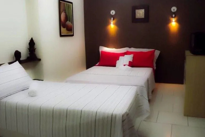 Room 5 of 9
