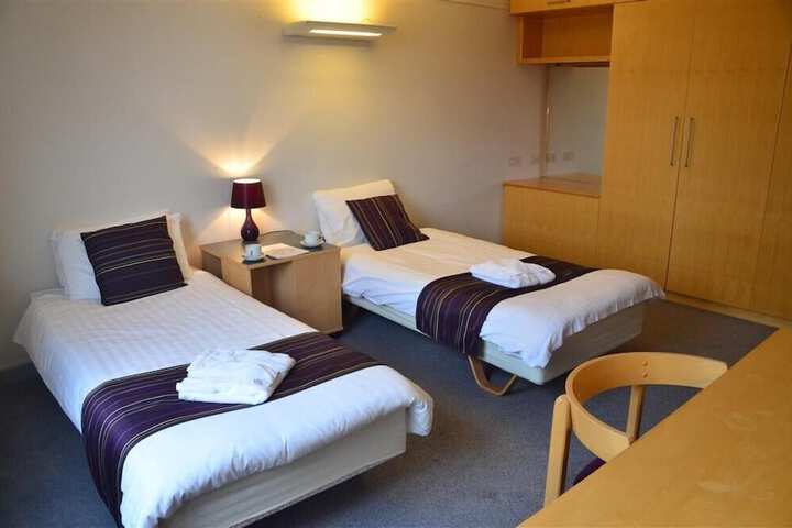 Room 6 of 32