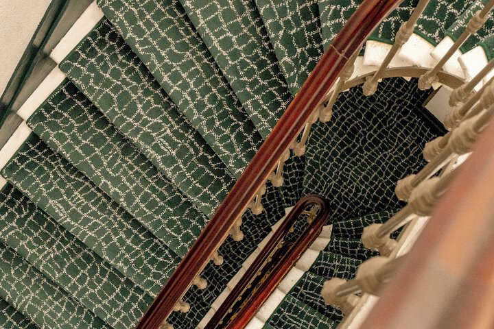 Handrails in stairways