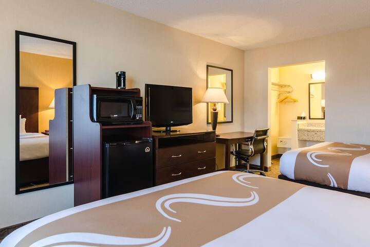 Room 6 of 28