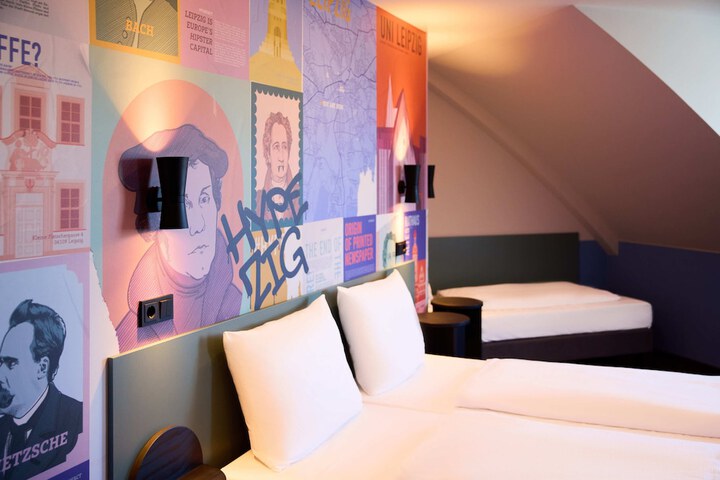 Room 25 of 51