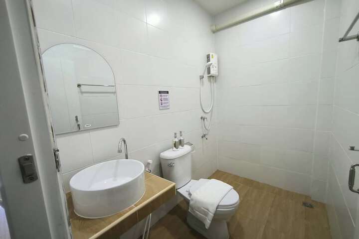 Room 17 of 29