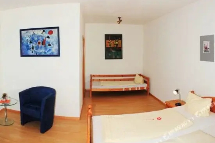 Room 11 of 12