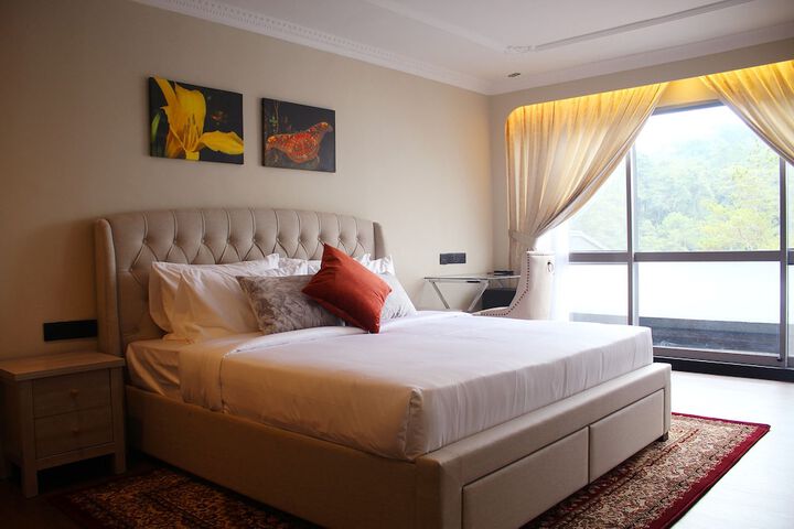 Room 22 of 64