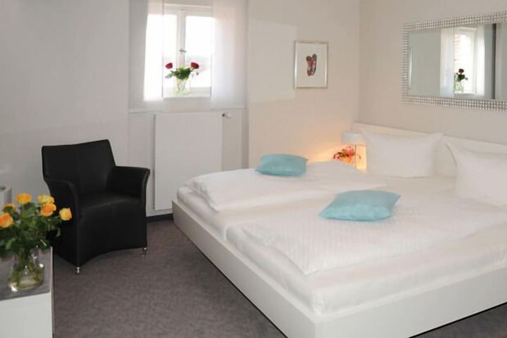 Room 3 of 46