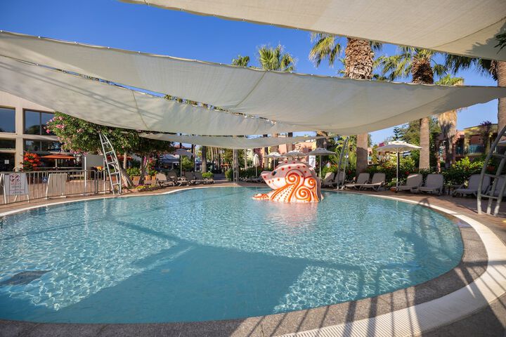 Pool 72 of 252