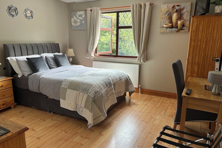 Room 6 of 18