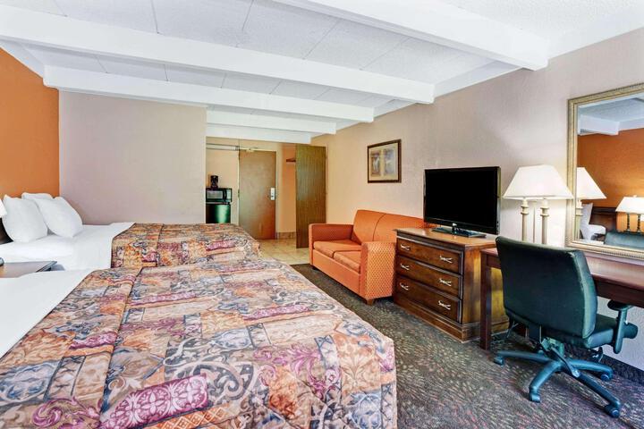 2 Double Beds (2 of 4)