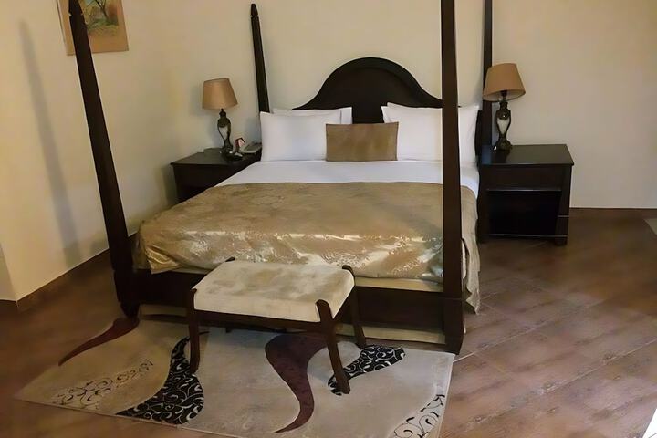 Room 25 of 61