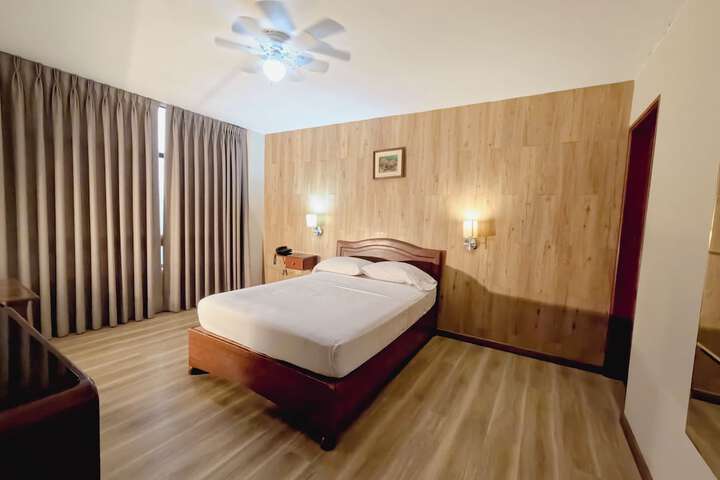 Room 21 of 32