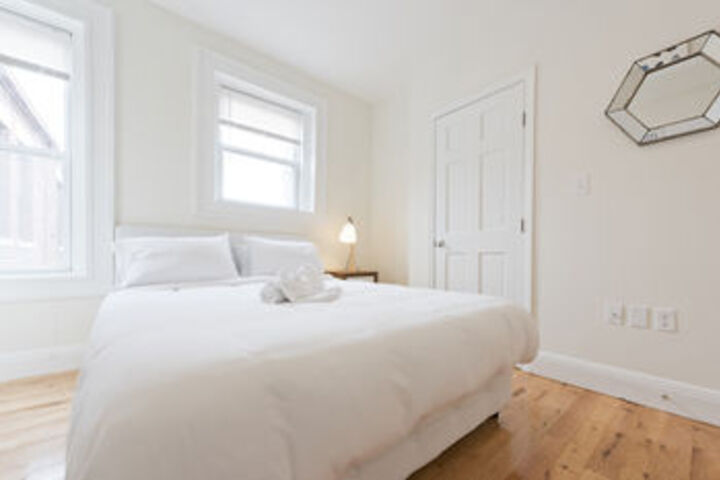 Room 4 of 13