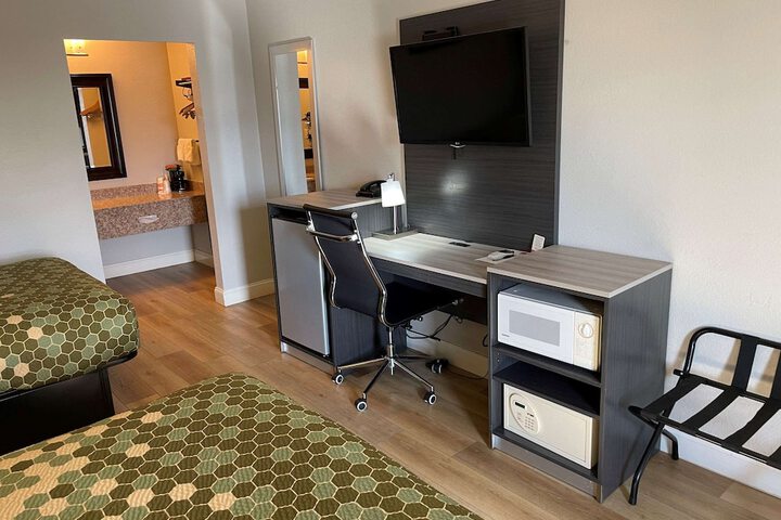 2 Double Beds (8 of 10)