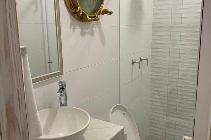 Room 73 of 116