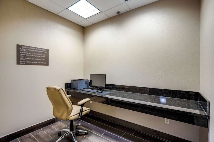 Business Center 47 of 50