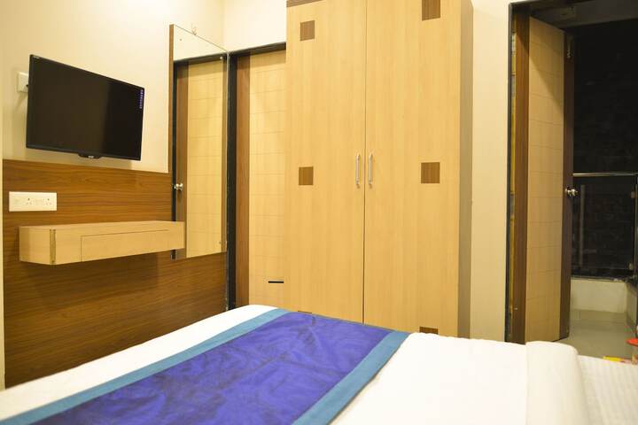 Room 10 of 33
