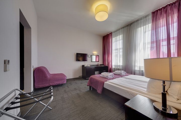 Room 17 of 65