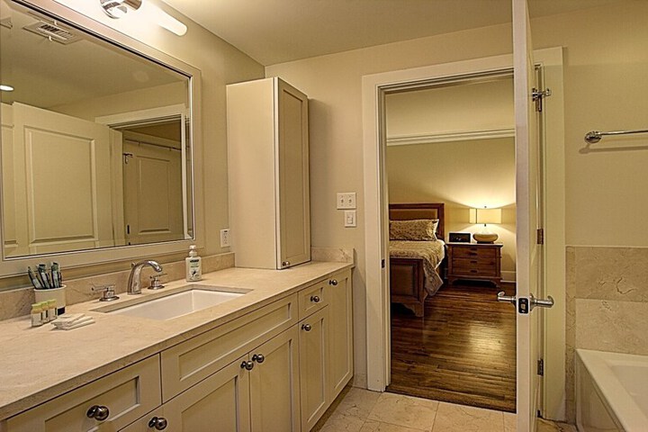 Room 17 of 22
