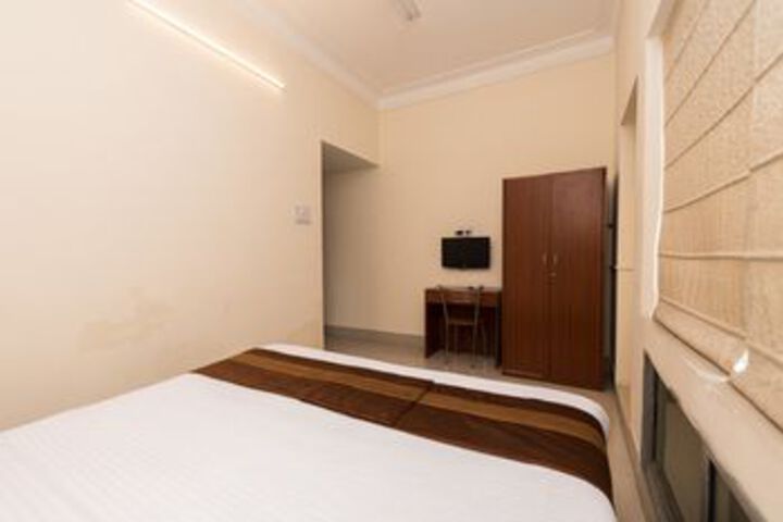 Room 12 of 16