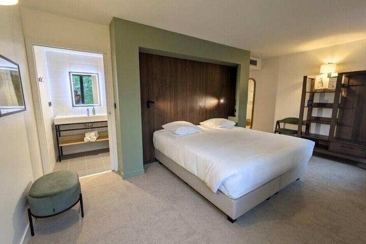 Room 15 of 64