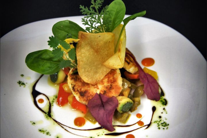 Dining 76 of 99
