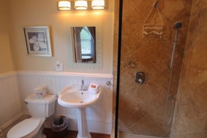 Room 12 of 120
