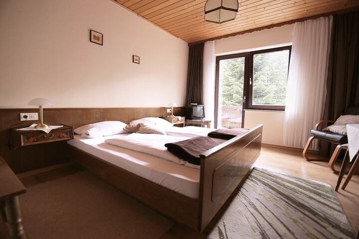 Room 4 of 22