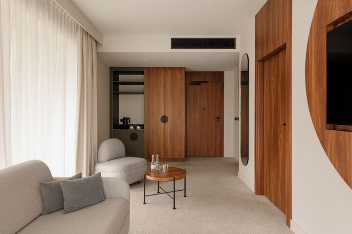 Room 28 of 153