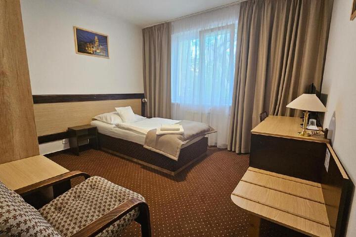 Room 10 of 48