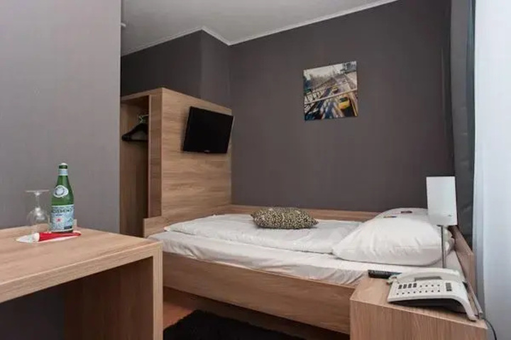 Room 4 of 14