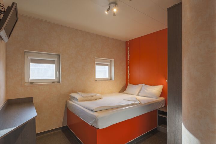 Room 32 of 56