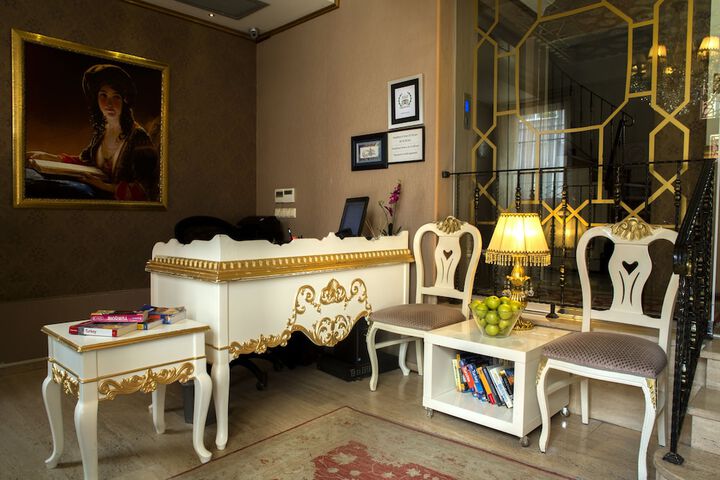 Concierge desk