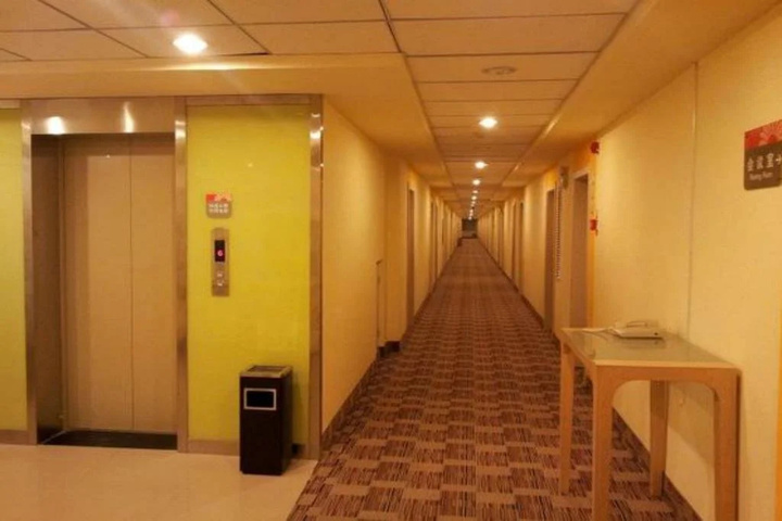 Room 8 of 11