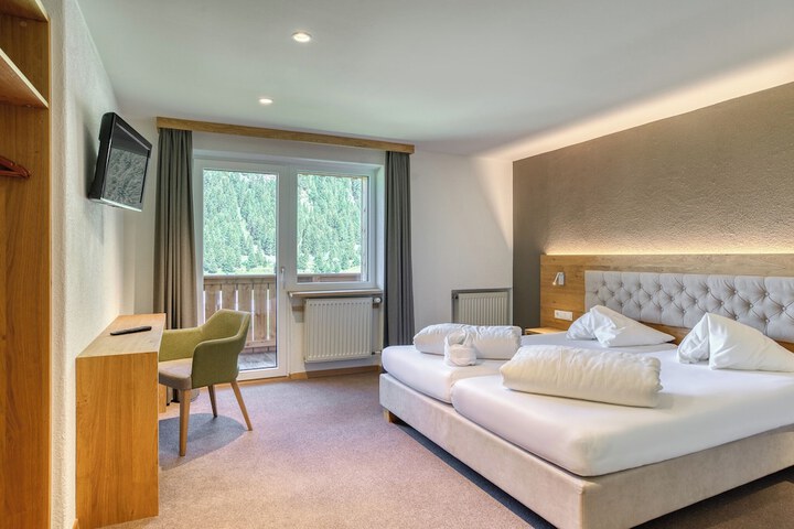 Room 42 of 172