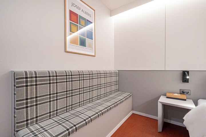 Room 18 of 37