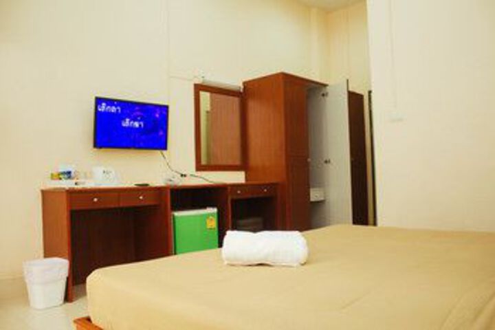 Room 9 of 28